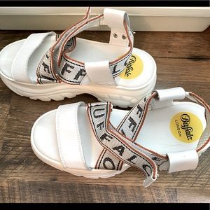 Buffalo David Bitton White platform logo sandals 🩴 size 39/9